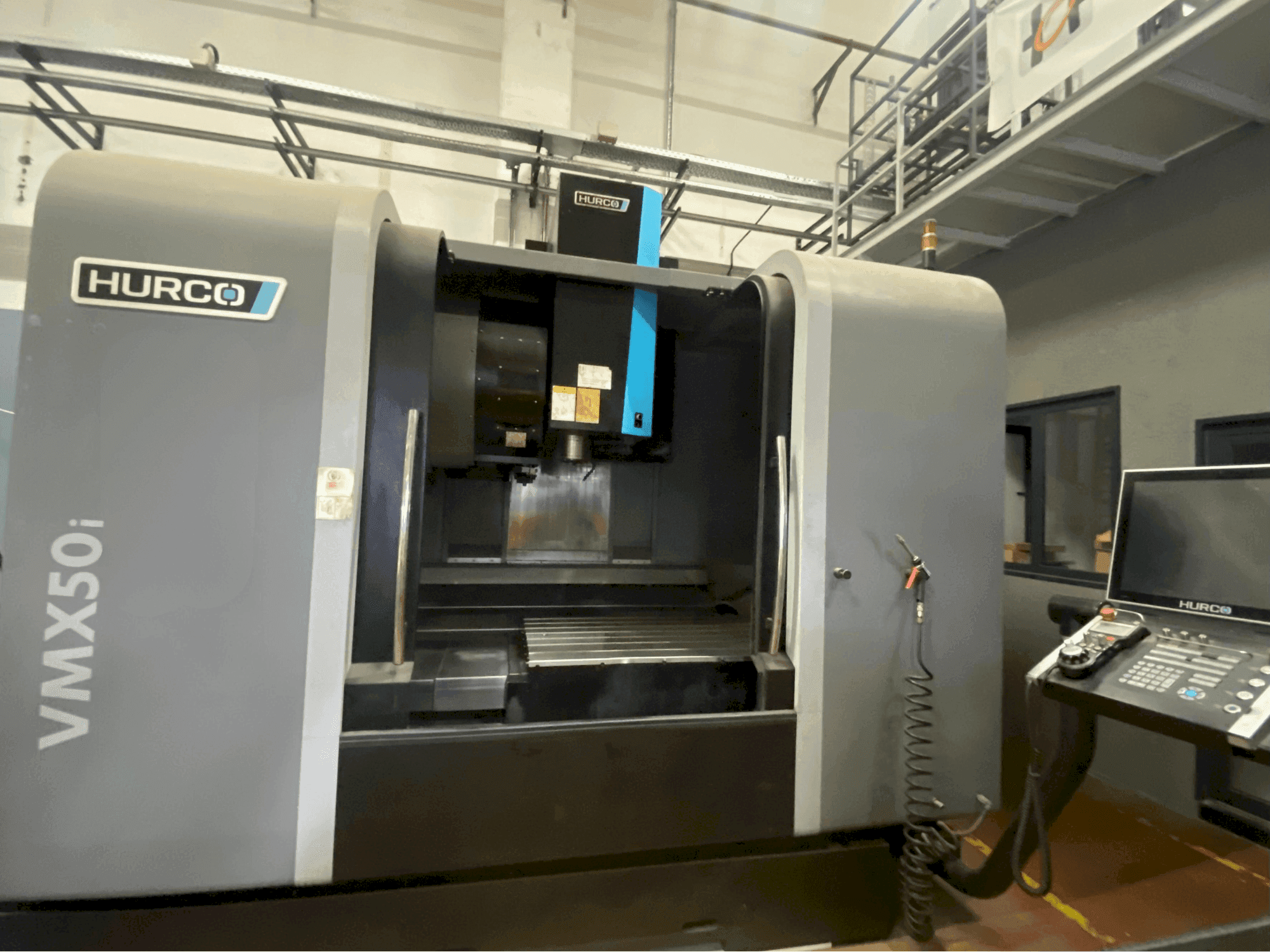 Makine Hurco VMX50i - Önden görünüm