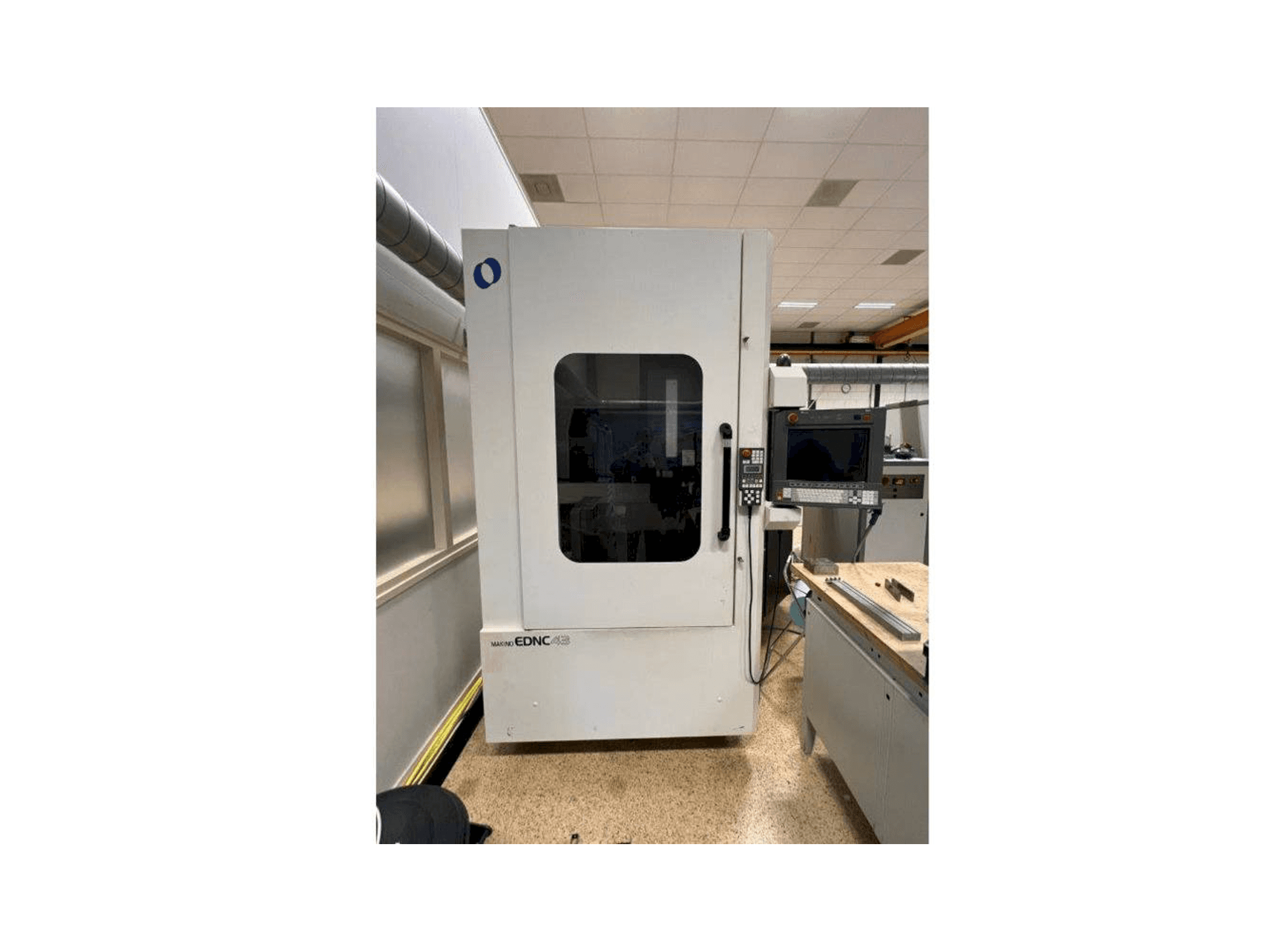 Makine Makino EDNC 43 - Önden görünüm