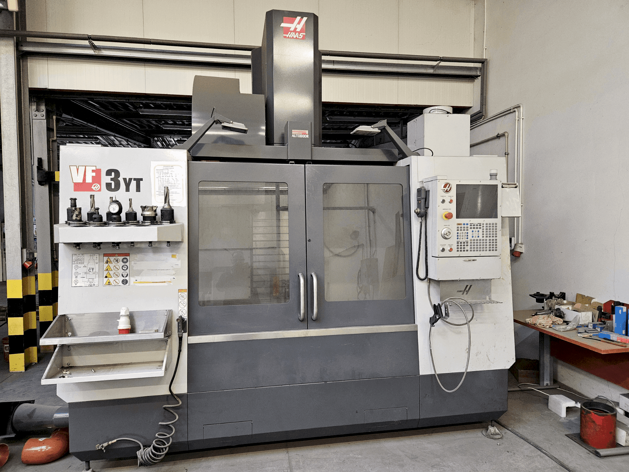 Makine HAAS VF-3YT/50 - Önden görünüm