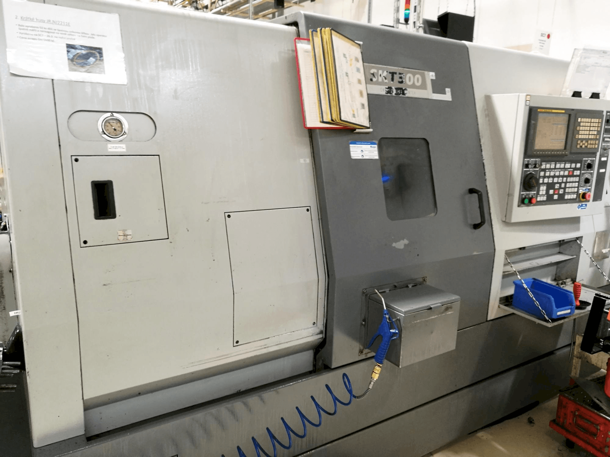 Makine Hyundai Kia SKT 300 - Önden görünüm