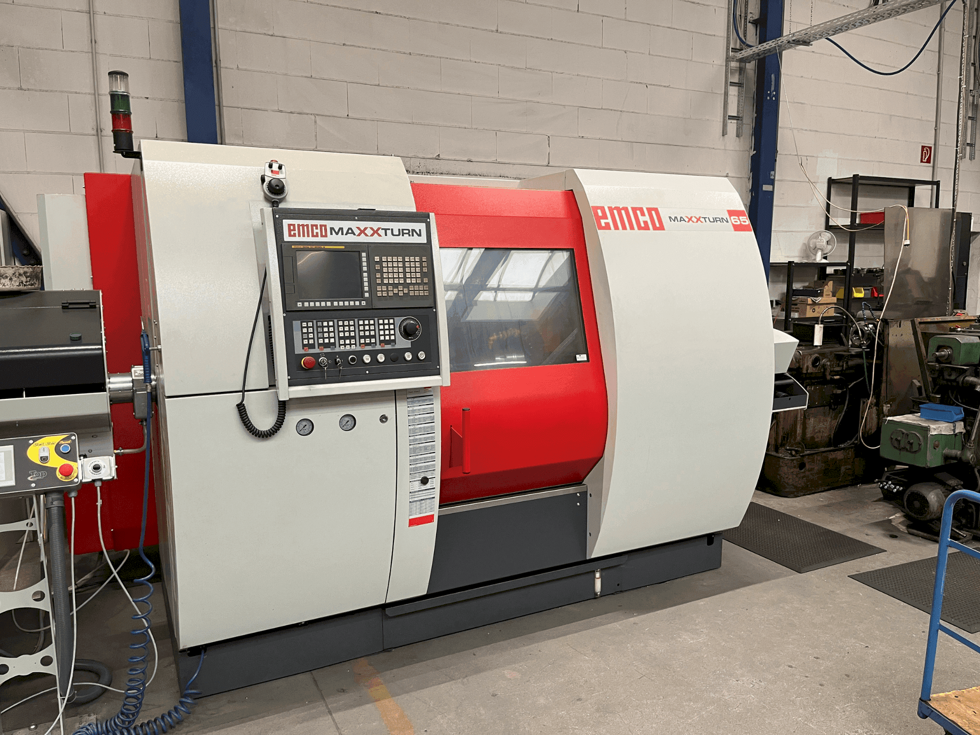 Makine EMCO MaxxTurn 65 SMY - Önden görünüm