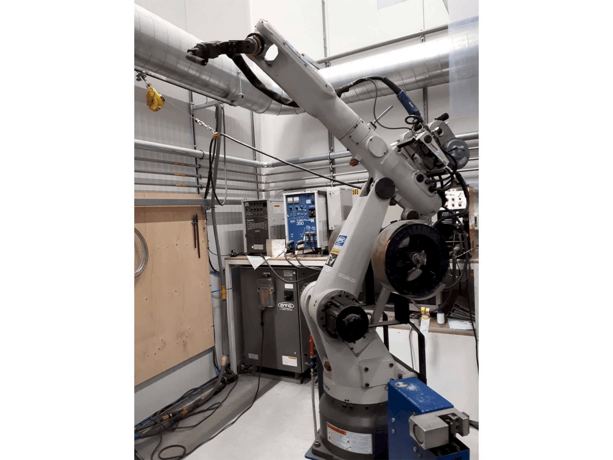 Makine OTC Daihen Welding Robot - Önden görünüm