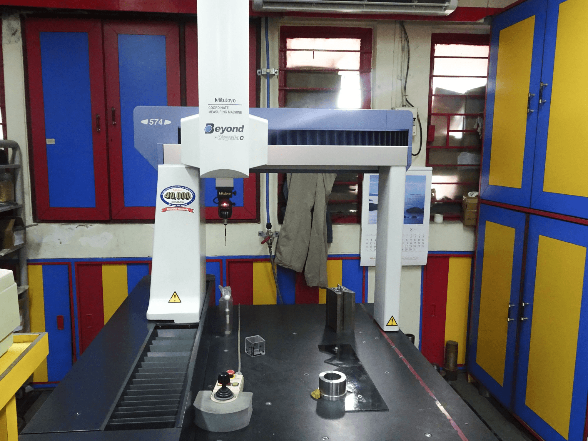 Makine Mitutoyo - Önden görünüm Crysta-Apex C574