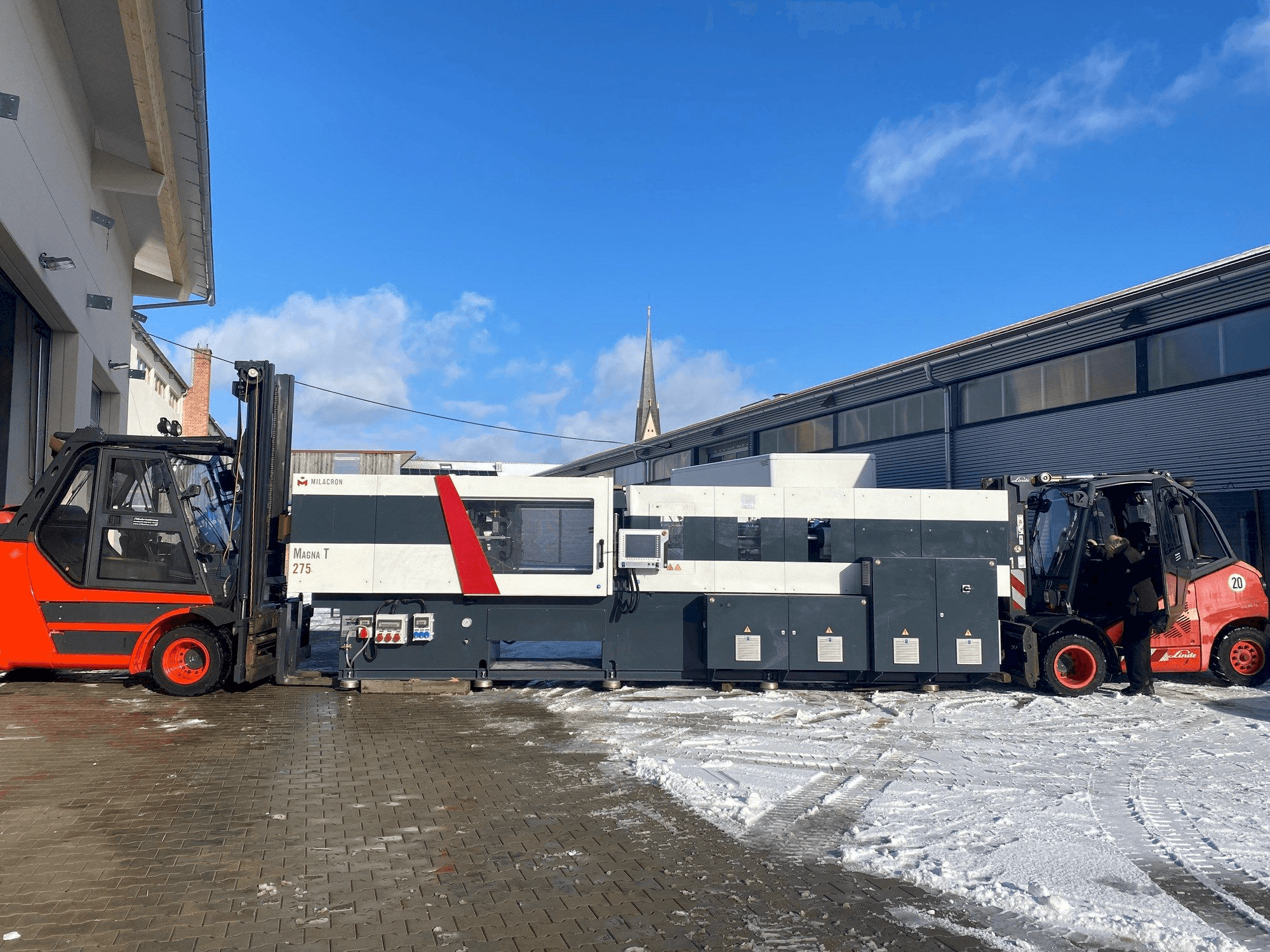 Makine Milacron Magna T (MTs) - 275 - Önden görünüm