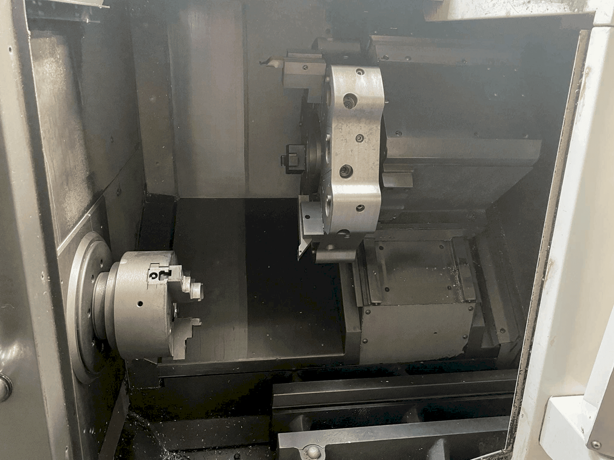 Makine HAAS ST-10 - Önden görünüm