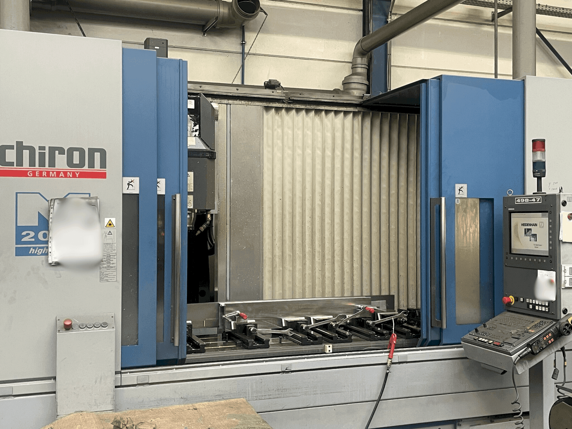 Makine CHIRON Mill 2000 - Önden görünüm