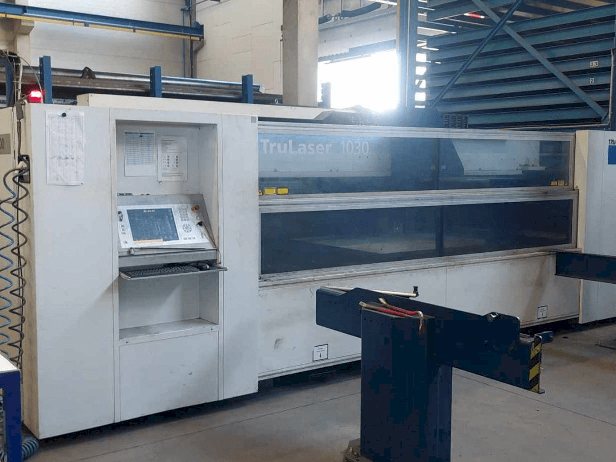 Makine Trumpf TruLaser 1030 - Önden görünüm