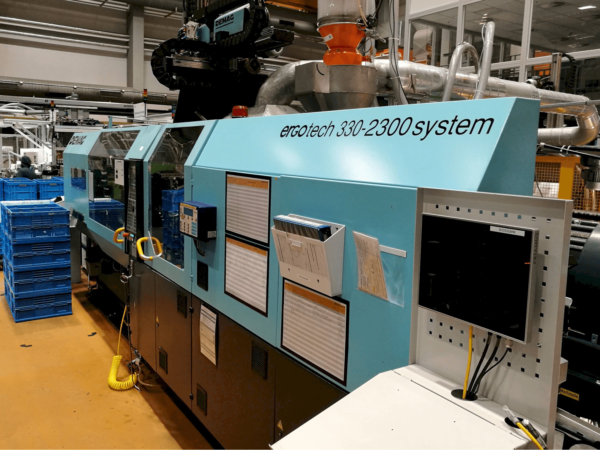 Makine DEMAG - Sağdan görünüm Ergotech 330-2300