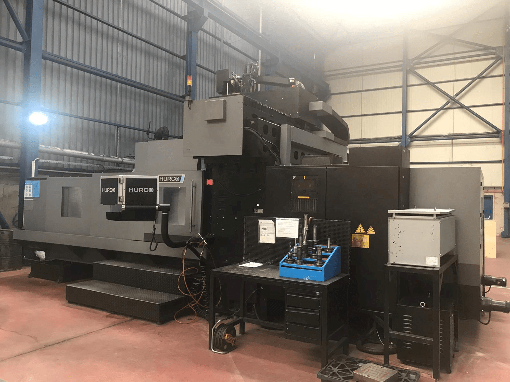 Makine Hurco DCX 32i - Önden görünüm