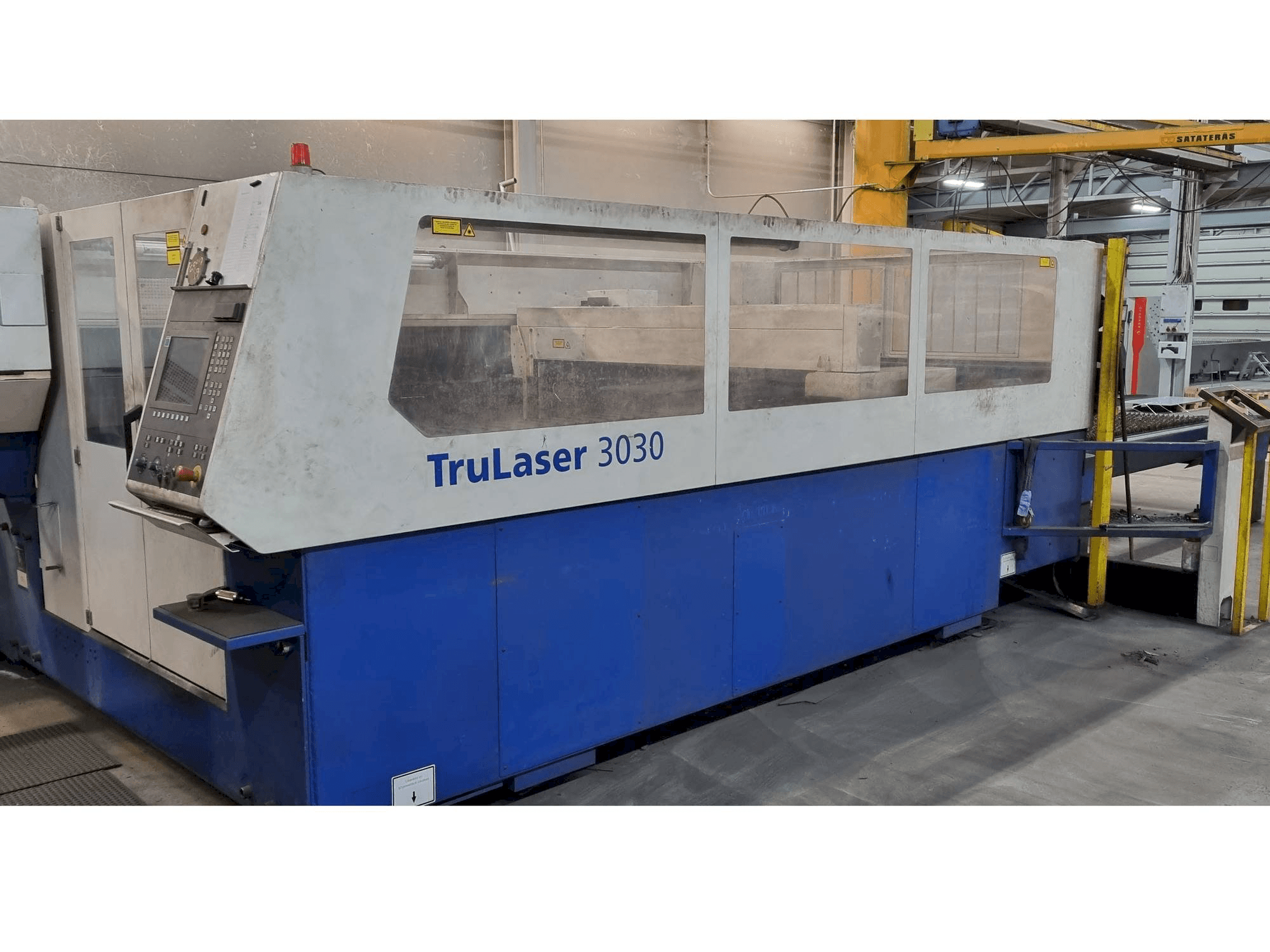 Makine Trumpf TruLaser 3030 - Önden görünüm