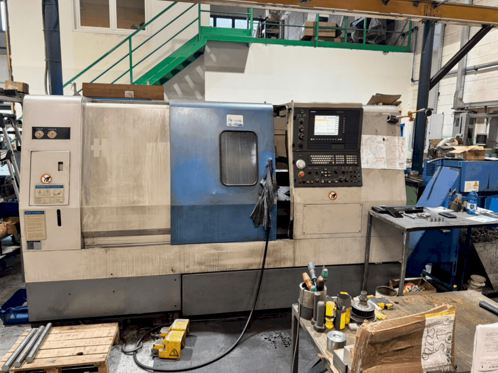 Makine Hyundai Hit 250C - Önden görünüm