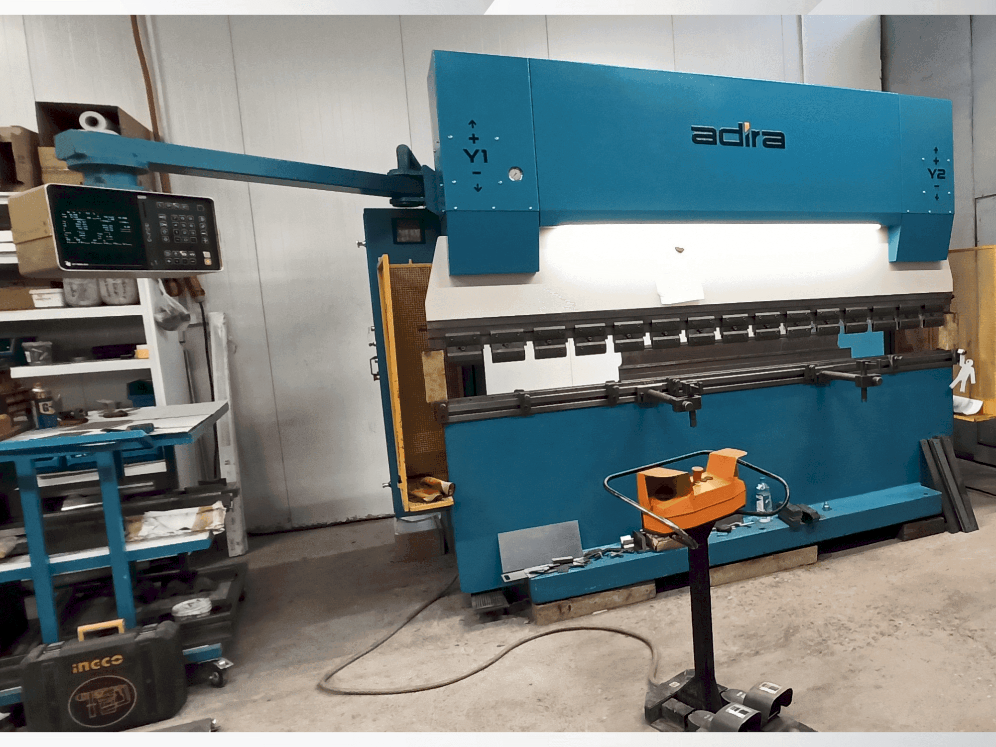 Makine ADIRA QIH-11030 DNC CR - Önden görünüm