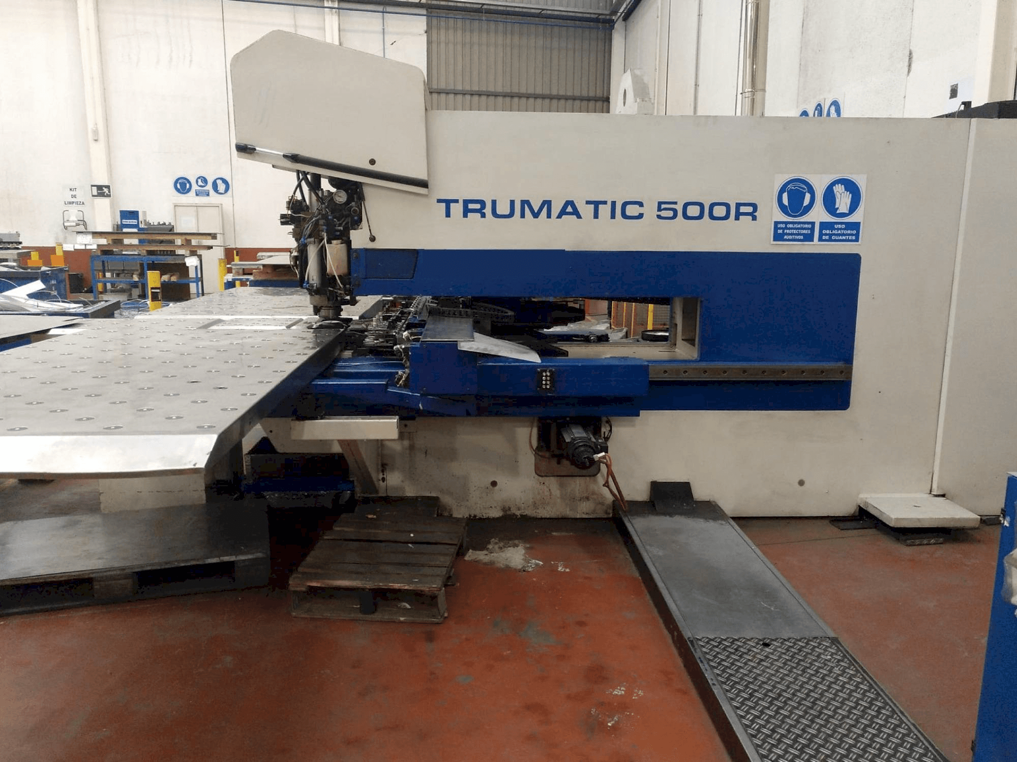 Makine Trumpf Trumatic 500 - Önden görünüm