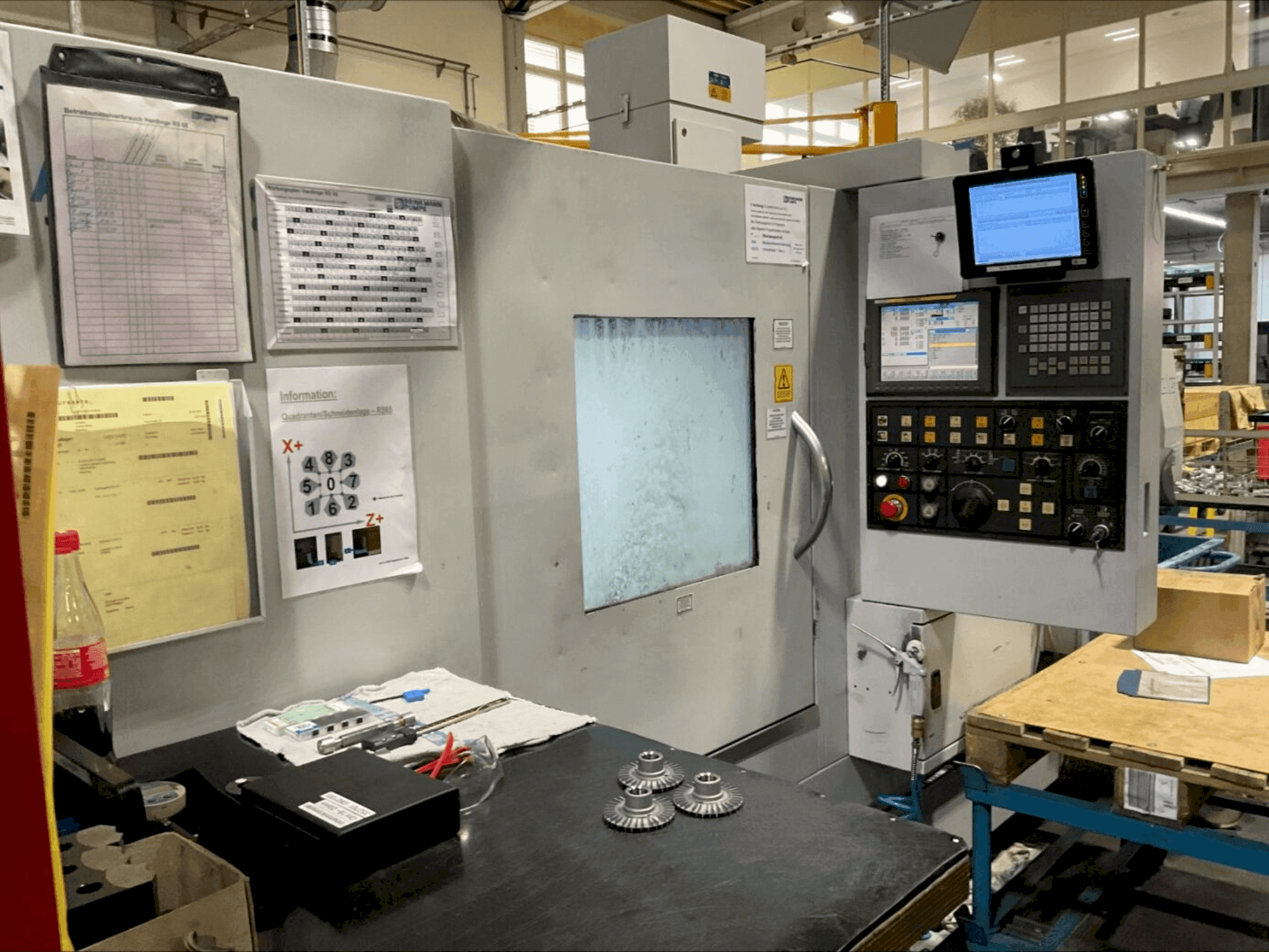 Makine HARDINGE RS65 - Önden görünüm