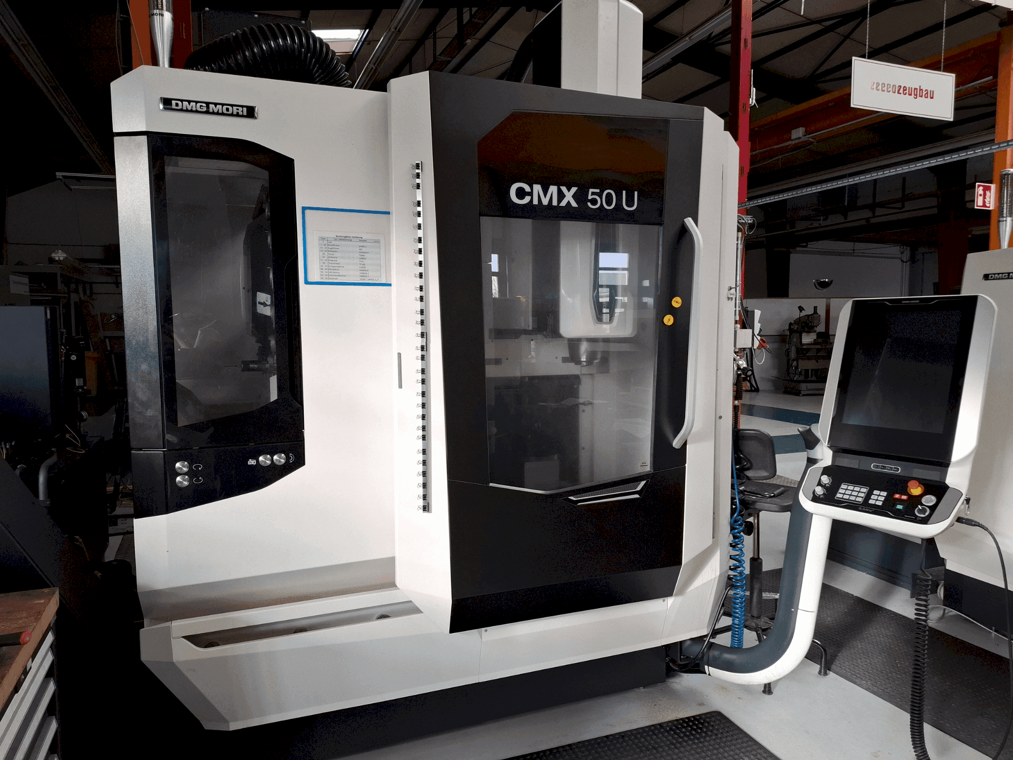 Makine DMG MORI CMX 50U - Önden görünüm