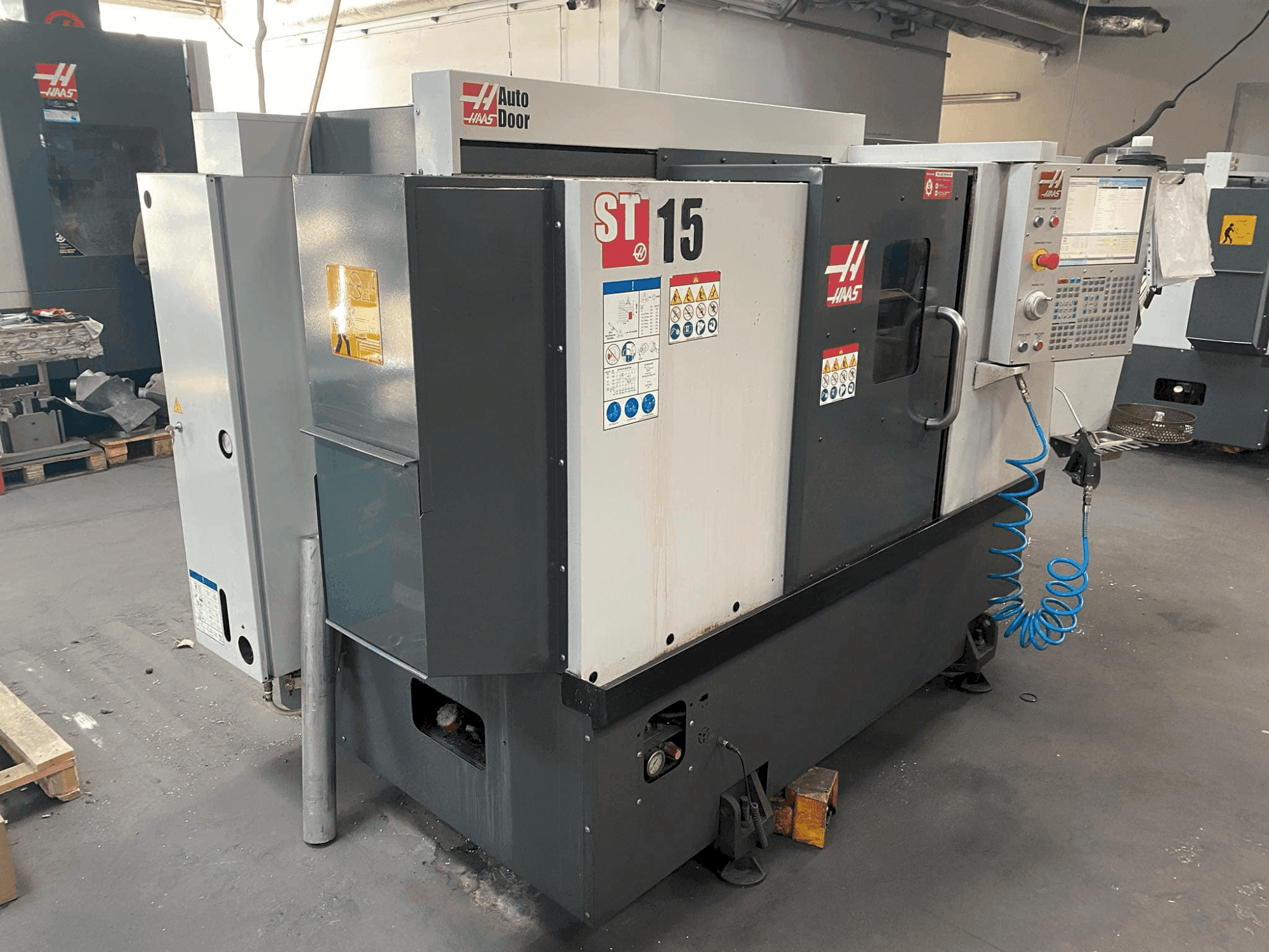 Makine HAAS ST-15 - Önden görünüm