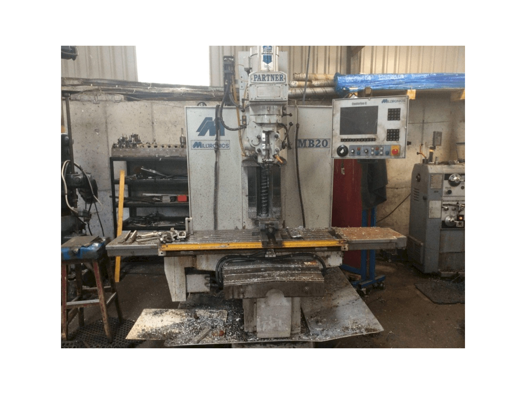 Makine MILLTRONICS MB20 - Önden görünüm