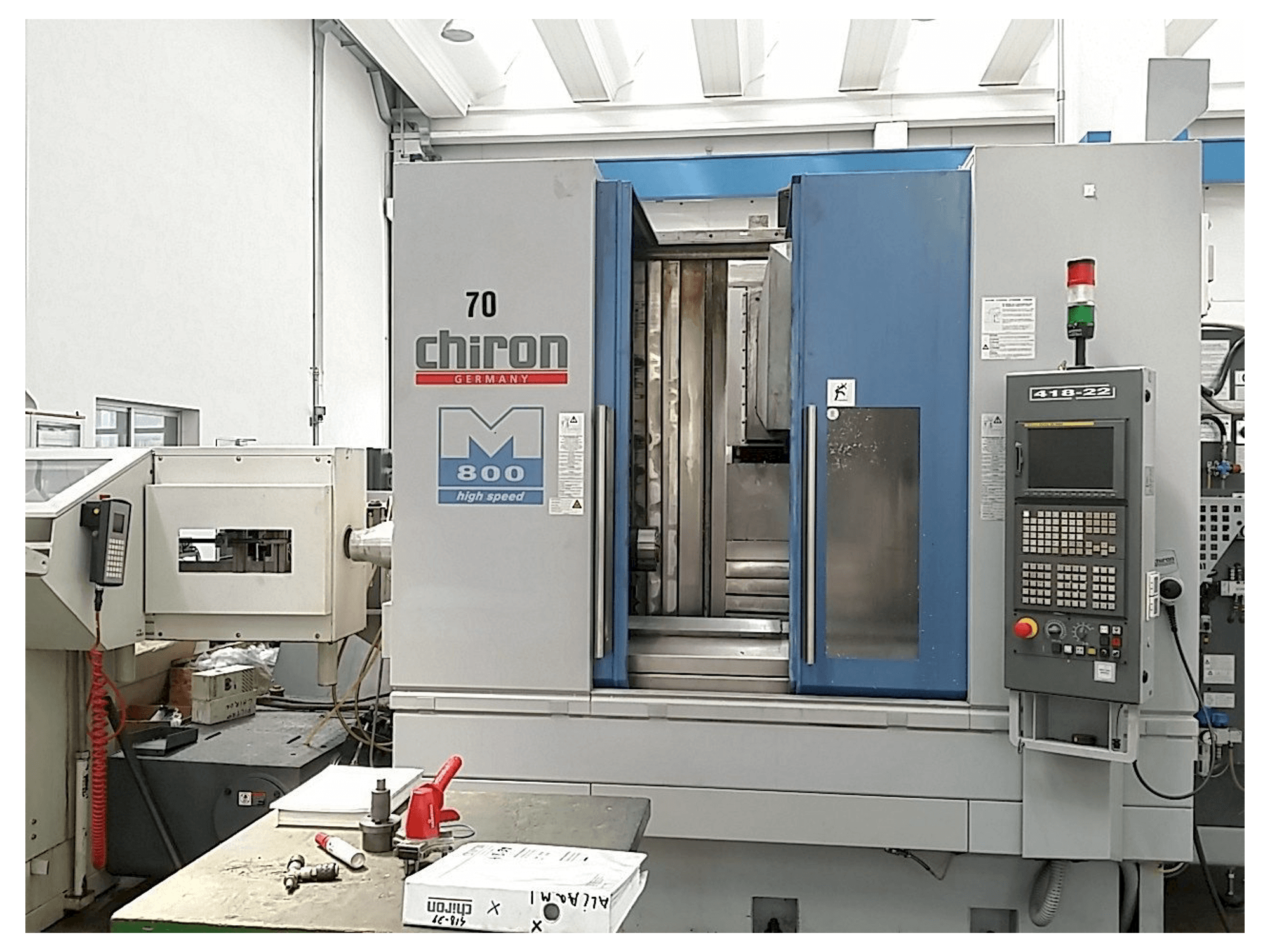 Makine CHIRON Mill 800 - Önden görünüm