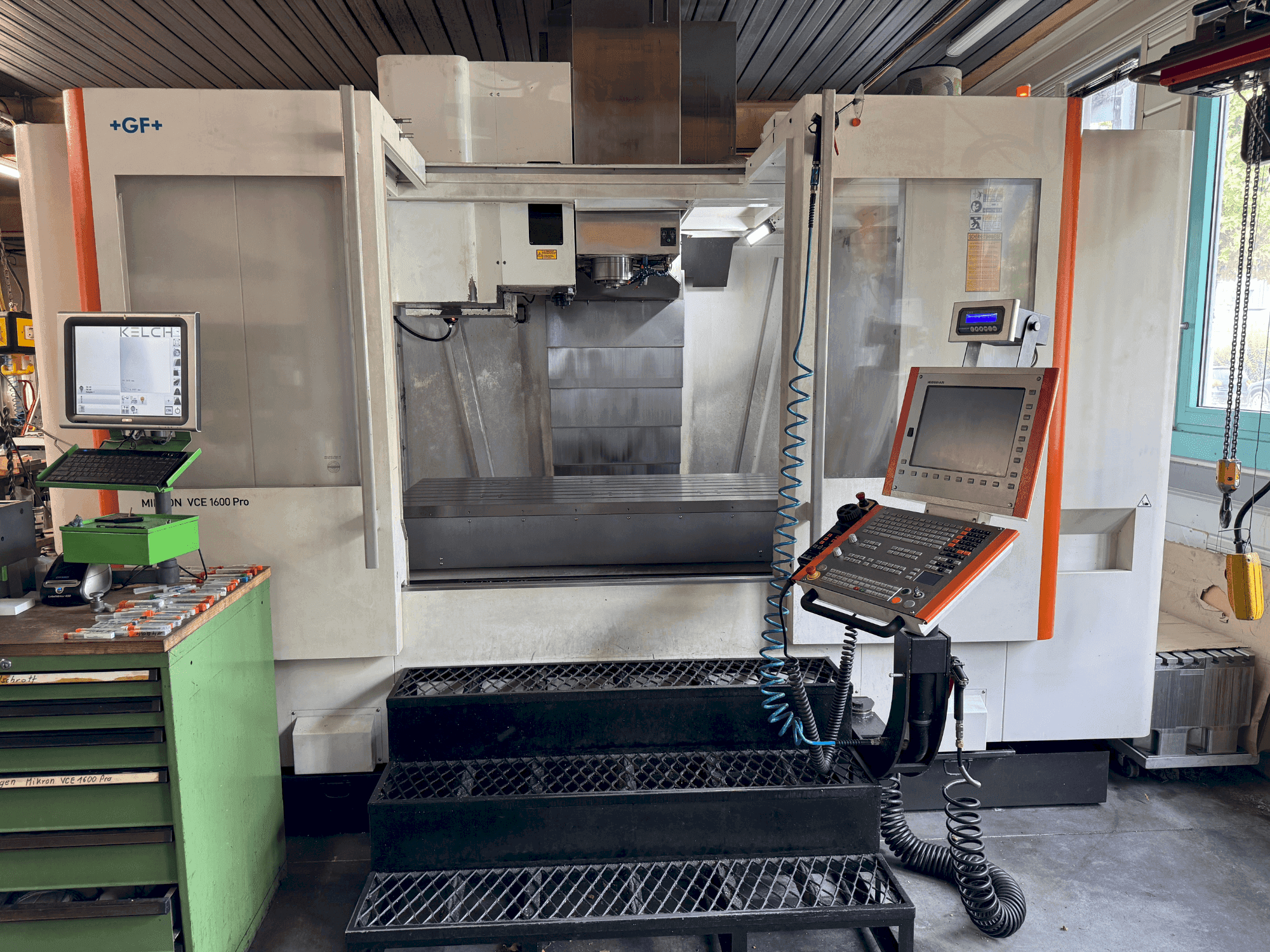 Makine MIKRON VCE 1600 PRO - Önden görünüm