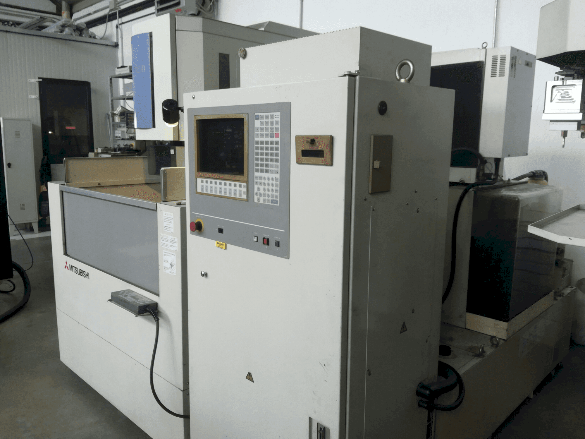 Makine Mitsubishi FX 20 - Önden görünüm