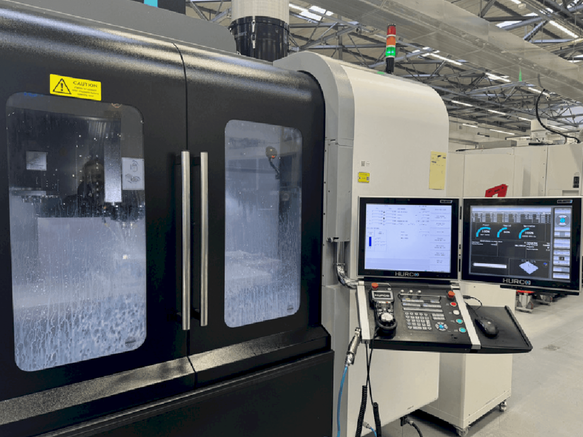 Makine Hurco VMX42HSRTi - Önden görünüm