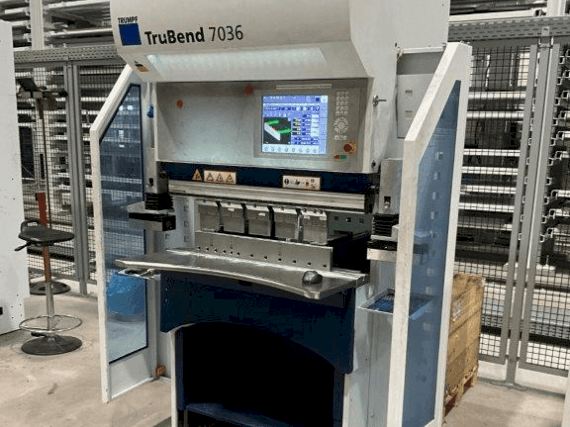 Makine TRUMPF TruBend 7036 - Önden görünüm