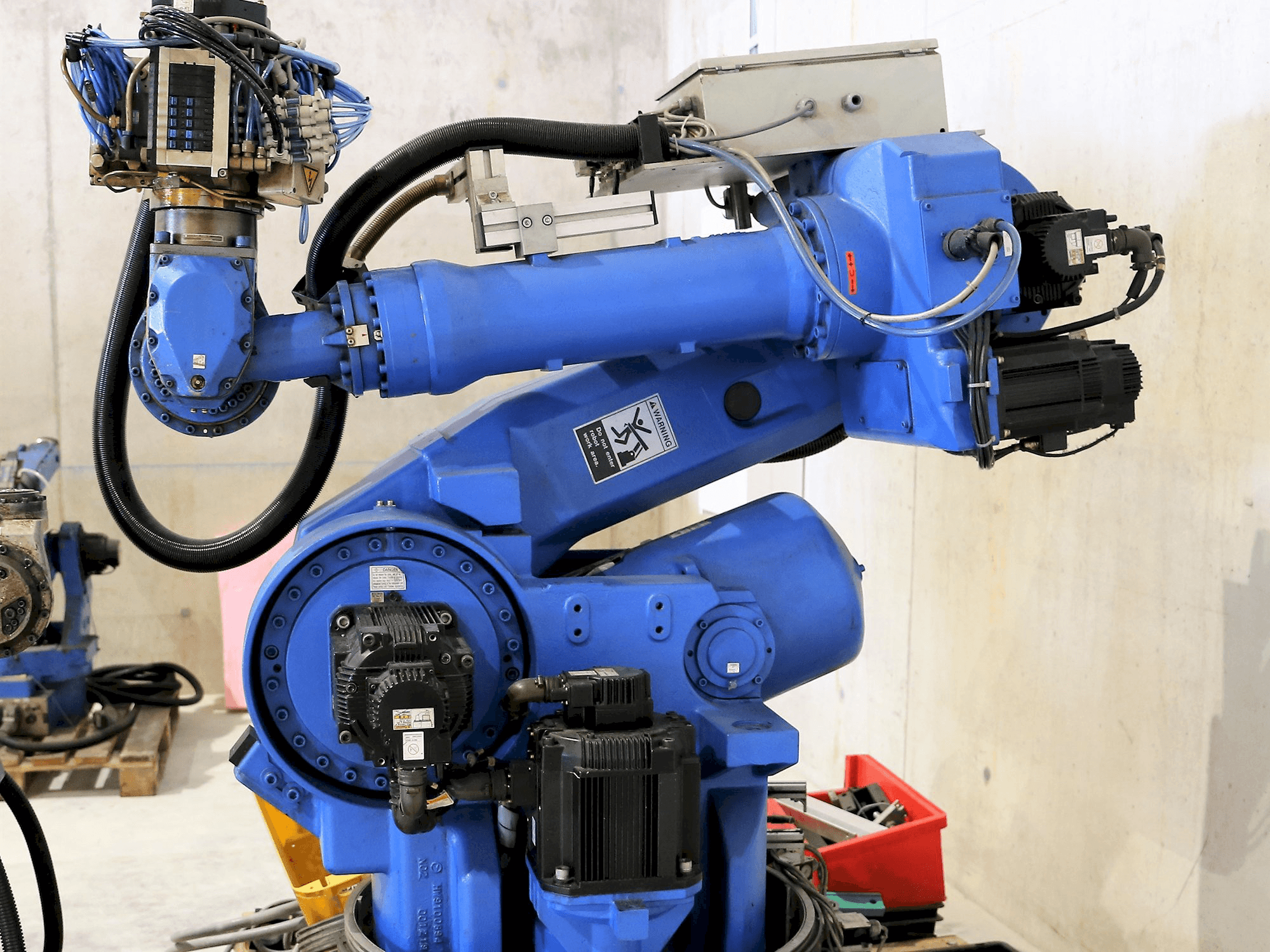 Makine Yaskawa Motoman UP130 - Önden görünüm