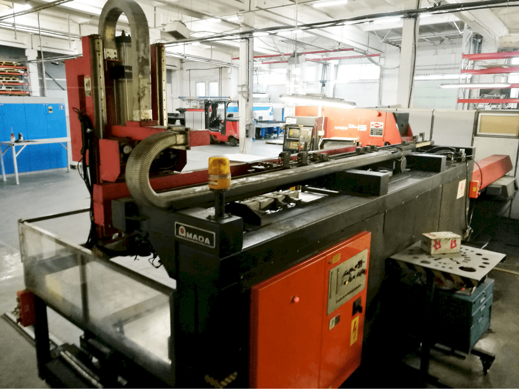 Makine AMADA - Sol taraftaki görüntü ARIES 245