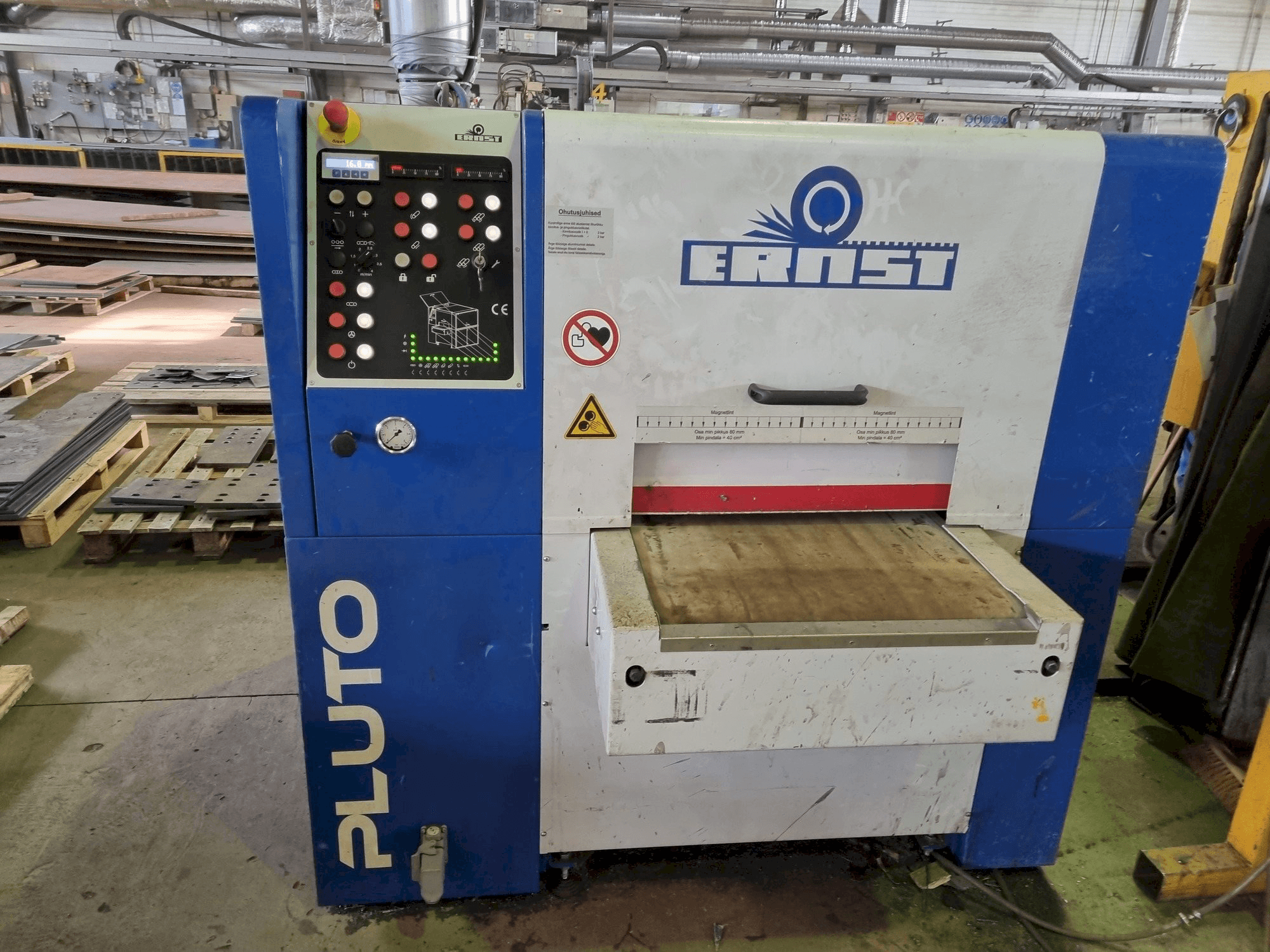 Makine ERNST PLUTO ELL 600 - Önden görünüm