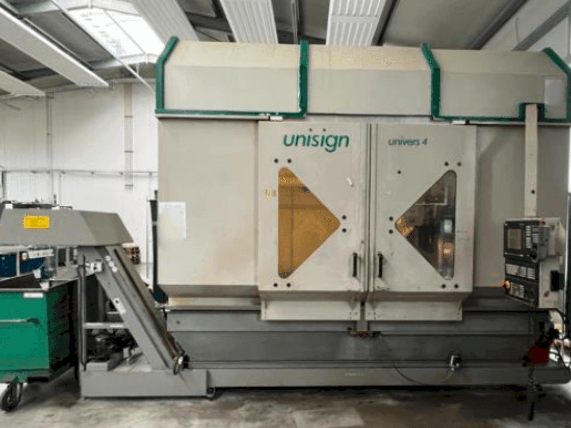 Makine Unisign Univers 4 - Önden görünüm