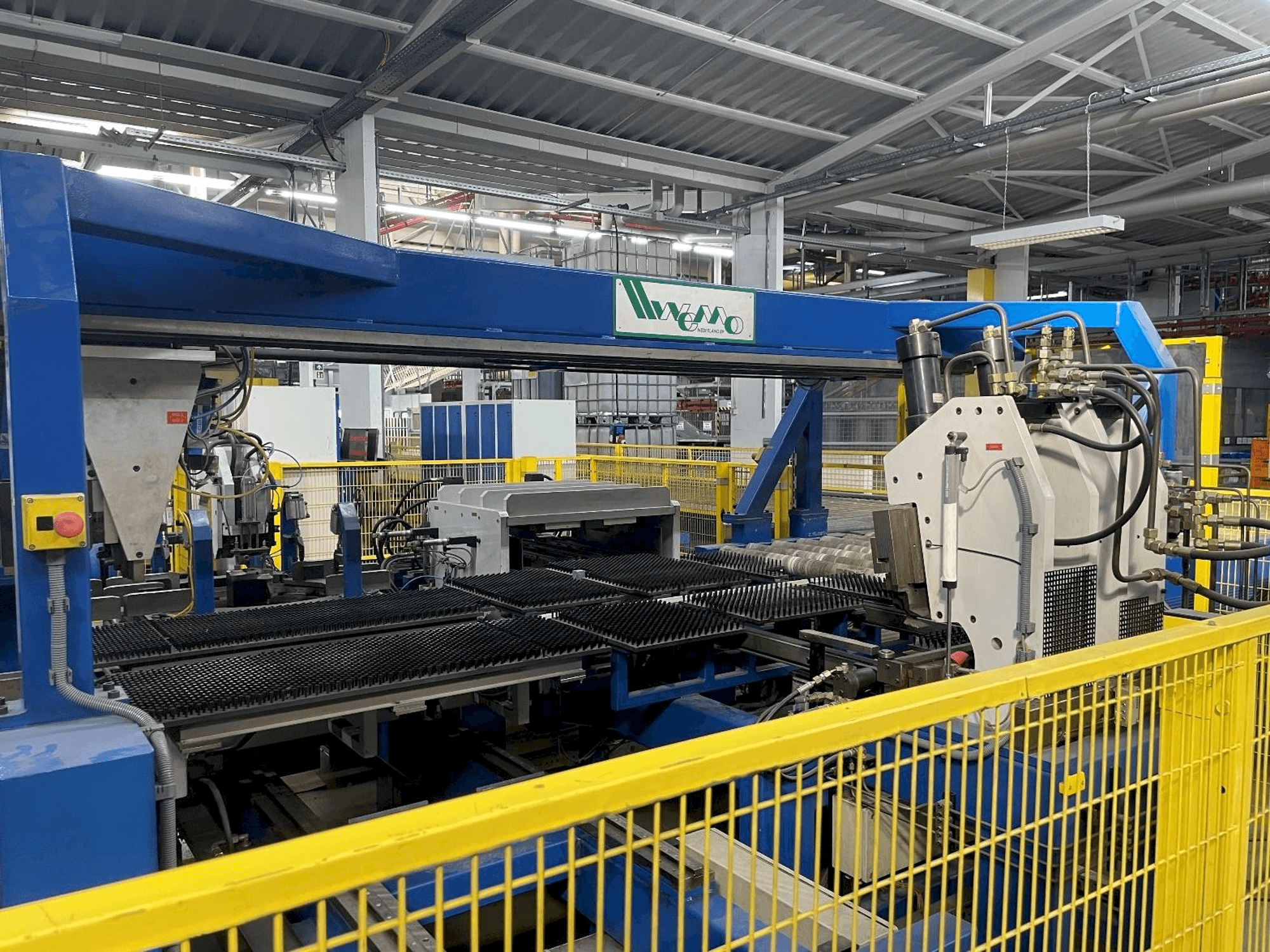 Makine WEMO Punching-Bending-System - Önden görünüm