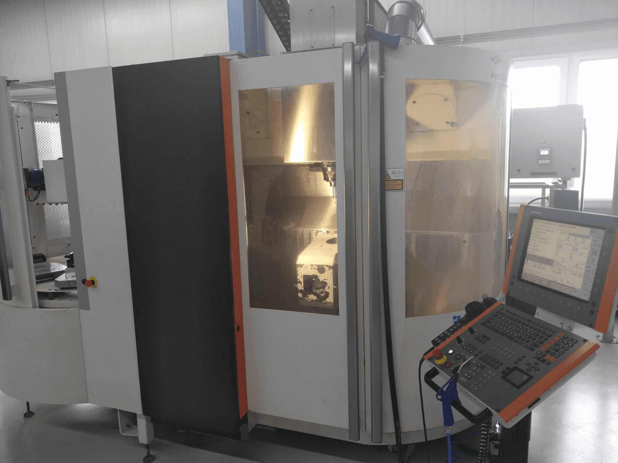 Makine +GF+ AGIE CHARMILLES MIKRON UCP 600 Vario - Önden görünüm