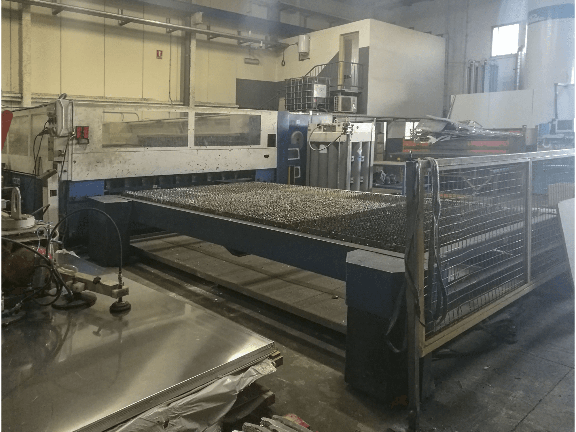 Makine Trumpf - Sol görünüm Trumatic L4030