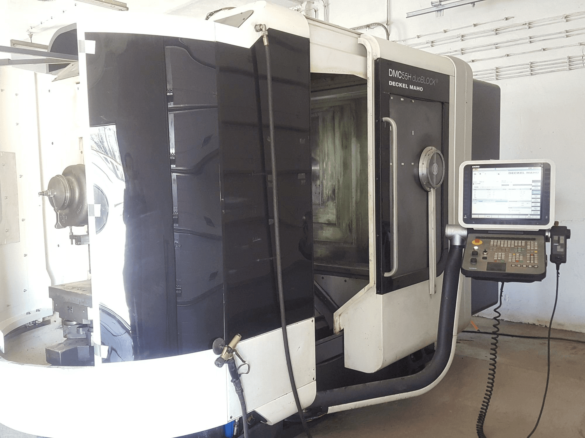 Makine DECKEL MAHO DMC55H duoBLOCK - Önden görünüm