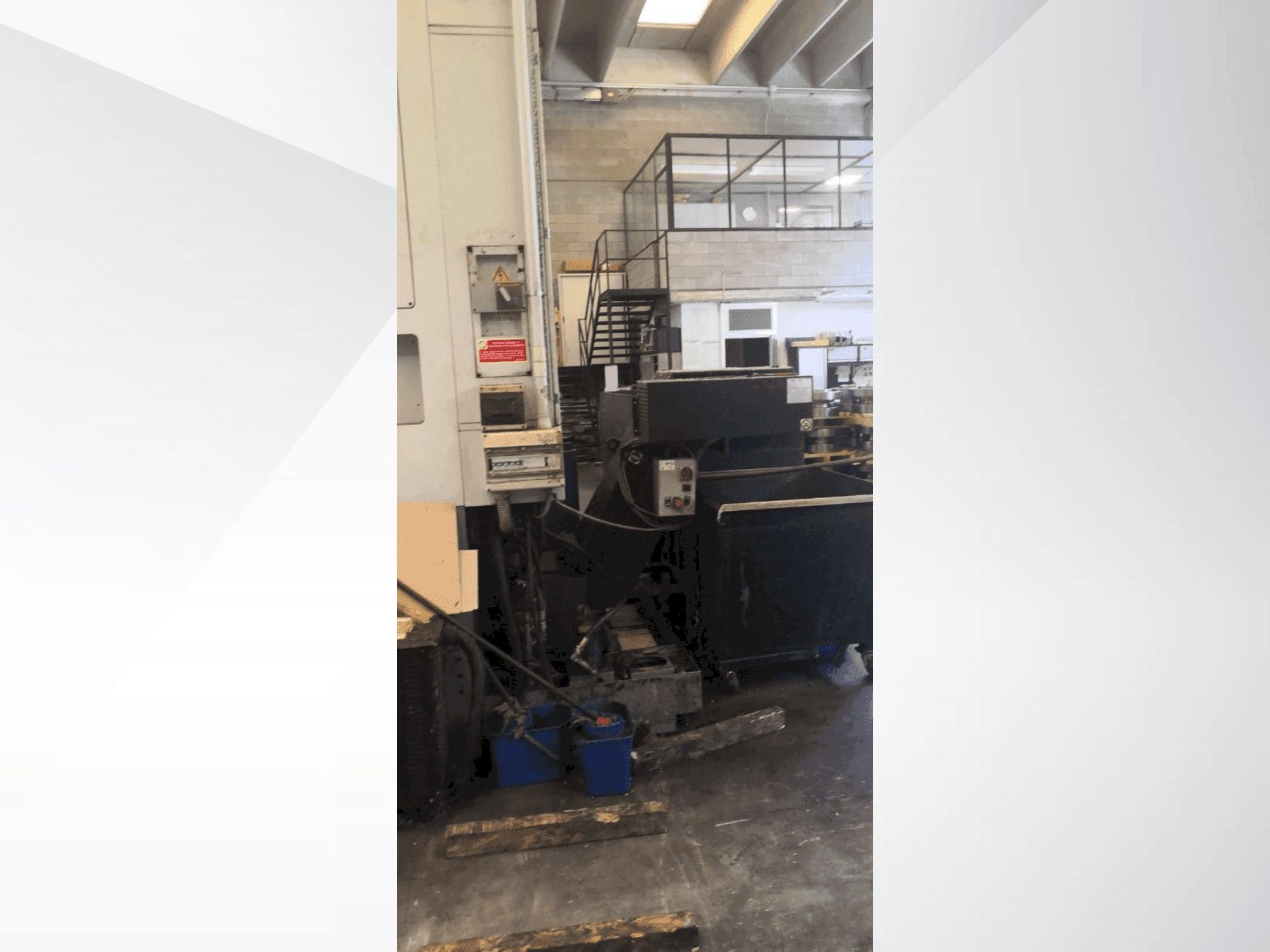Makine DOOSAN VT 900 - Önden görünüm
