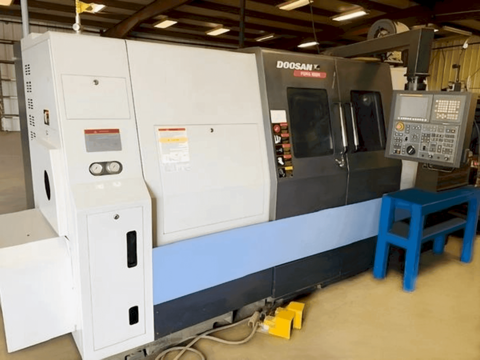 Makine DOOSAN PUMA 400MB - Önden görünüm