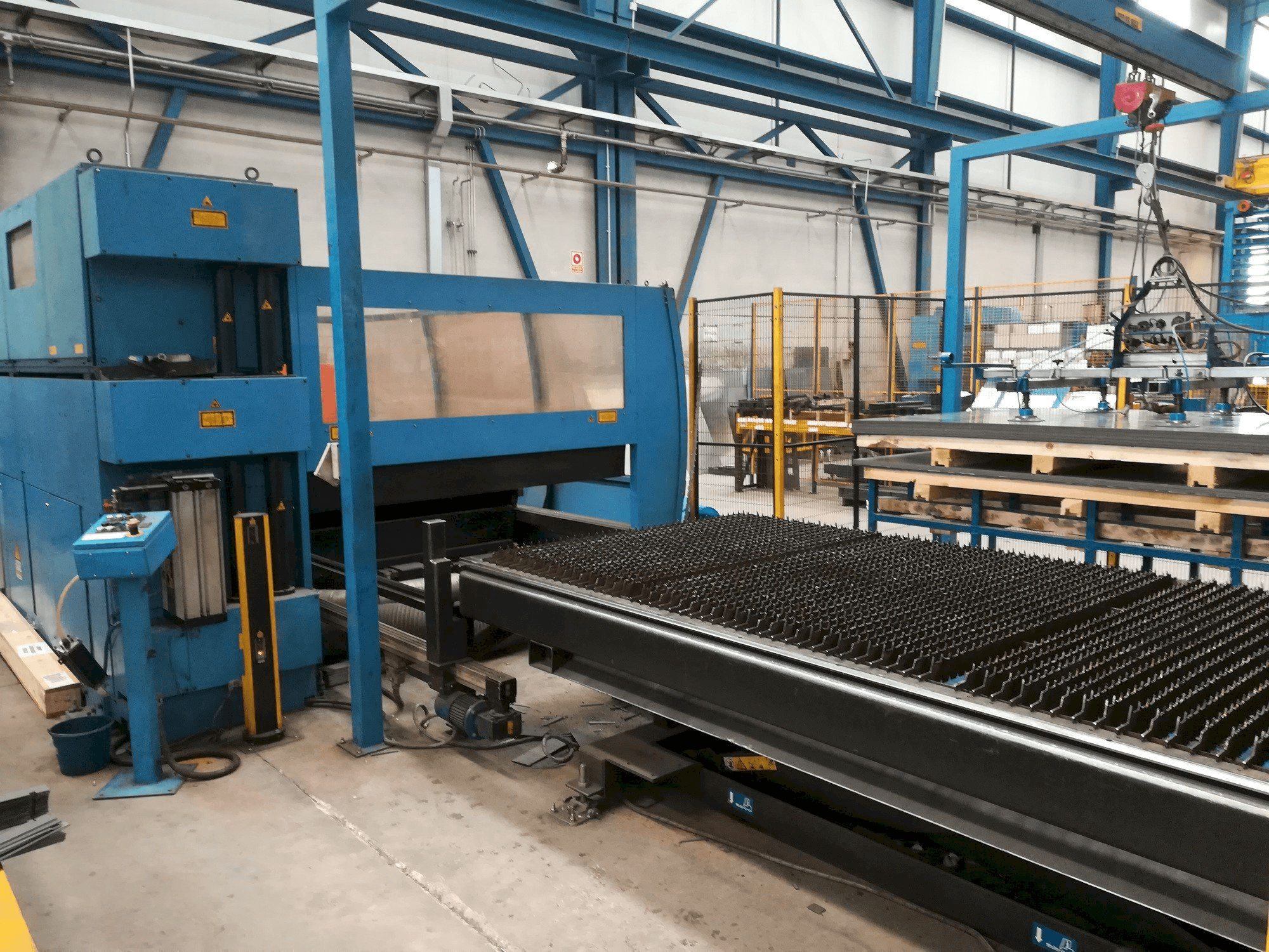 Makine Prima Industrie Platino 1530 - Önden görünüm