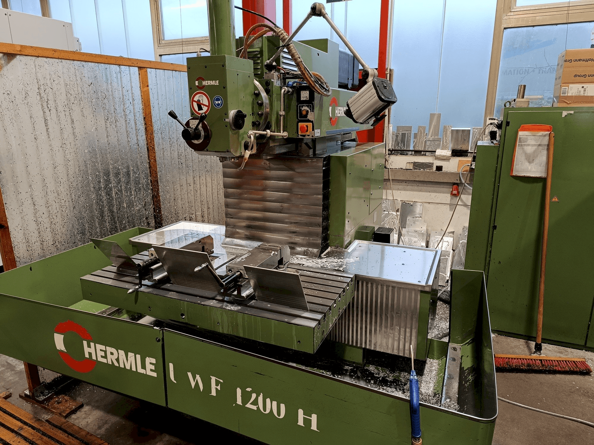 Makine HERMLE UWF1200 - Önden görünüm
