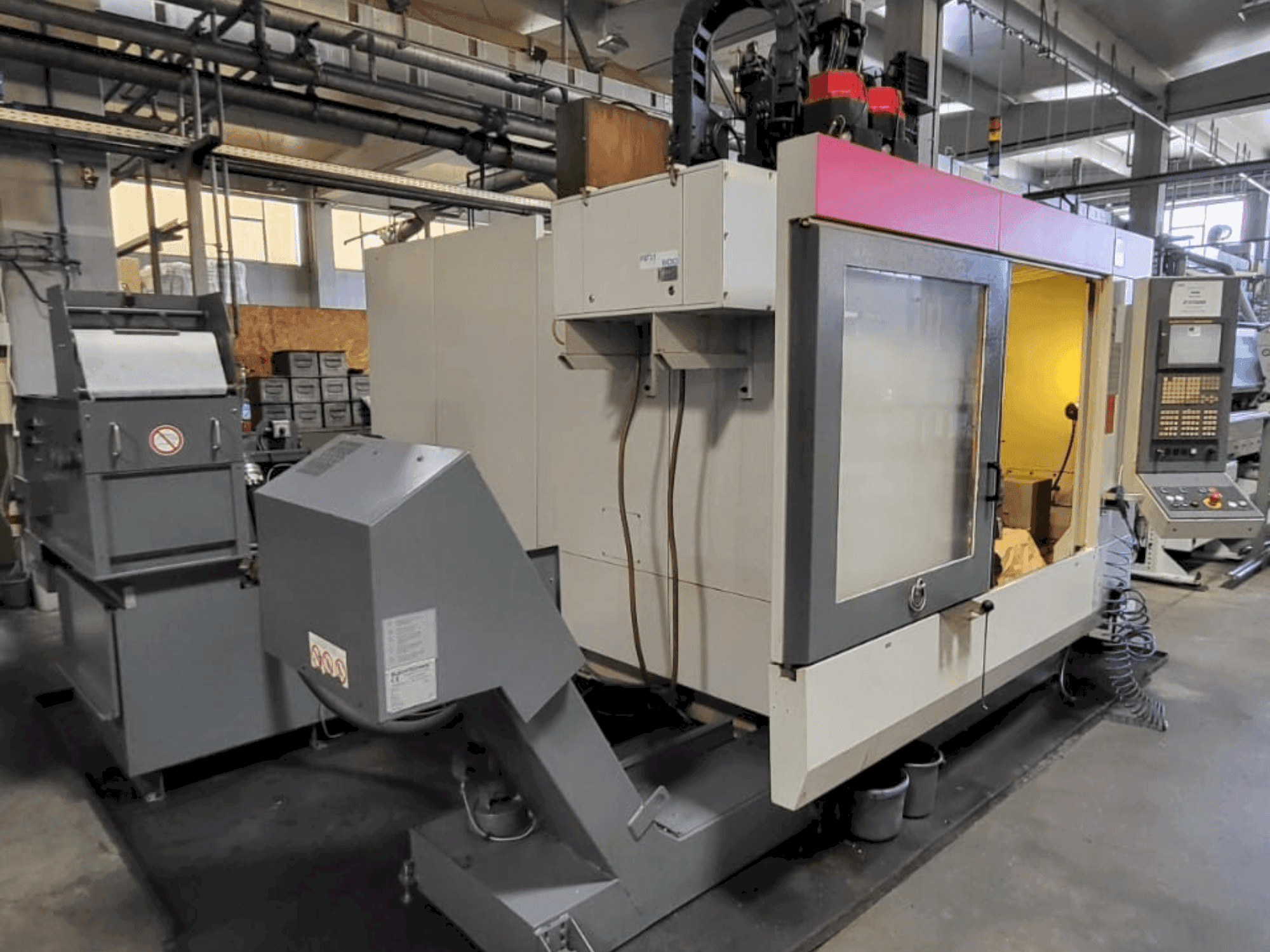 Makine STAMA MC526 - Önden görünüm