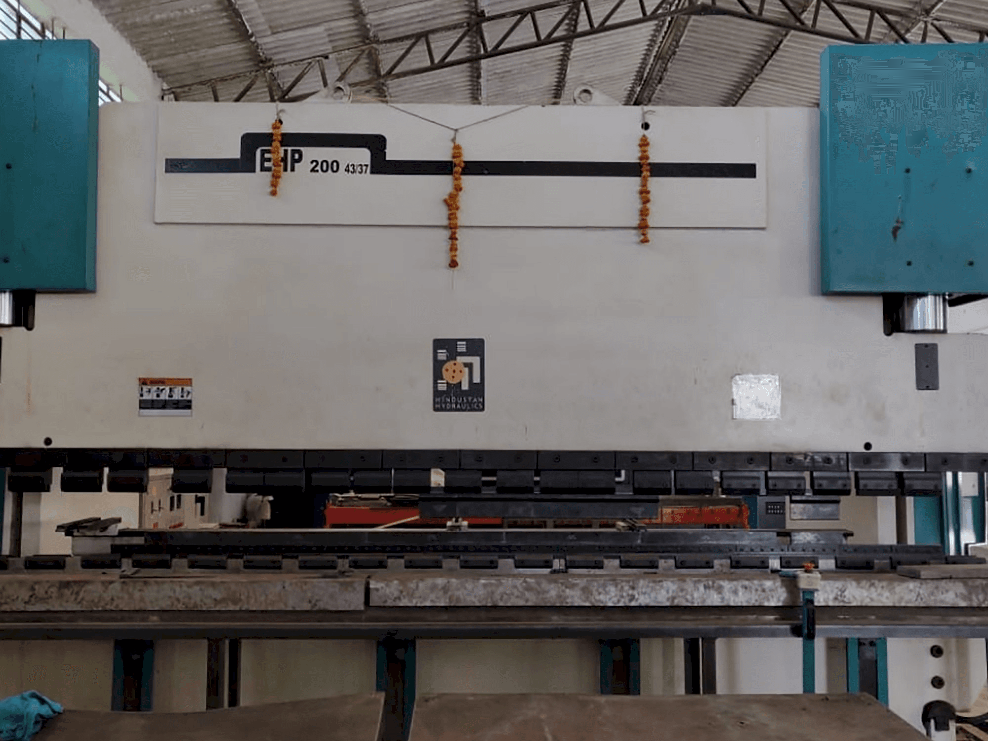 Makine Hindustan Hydraulics - Önden görünüm EHP 200