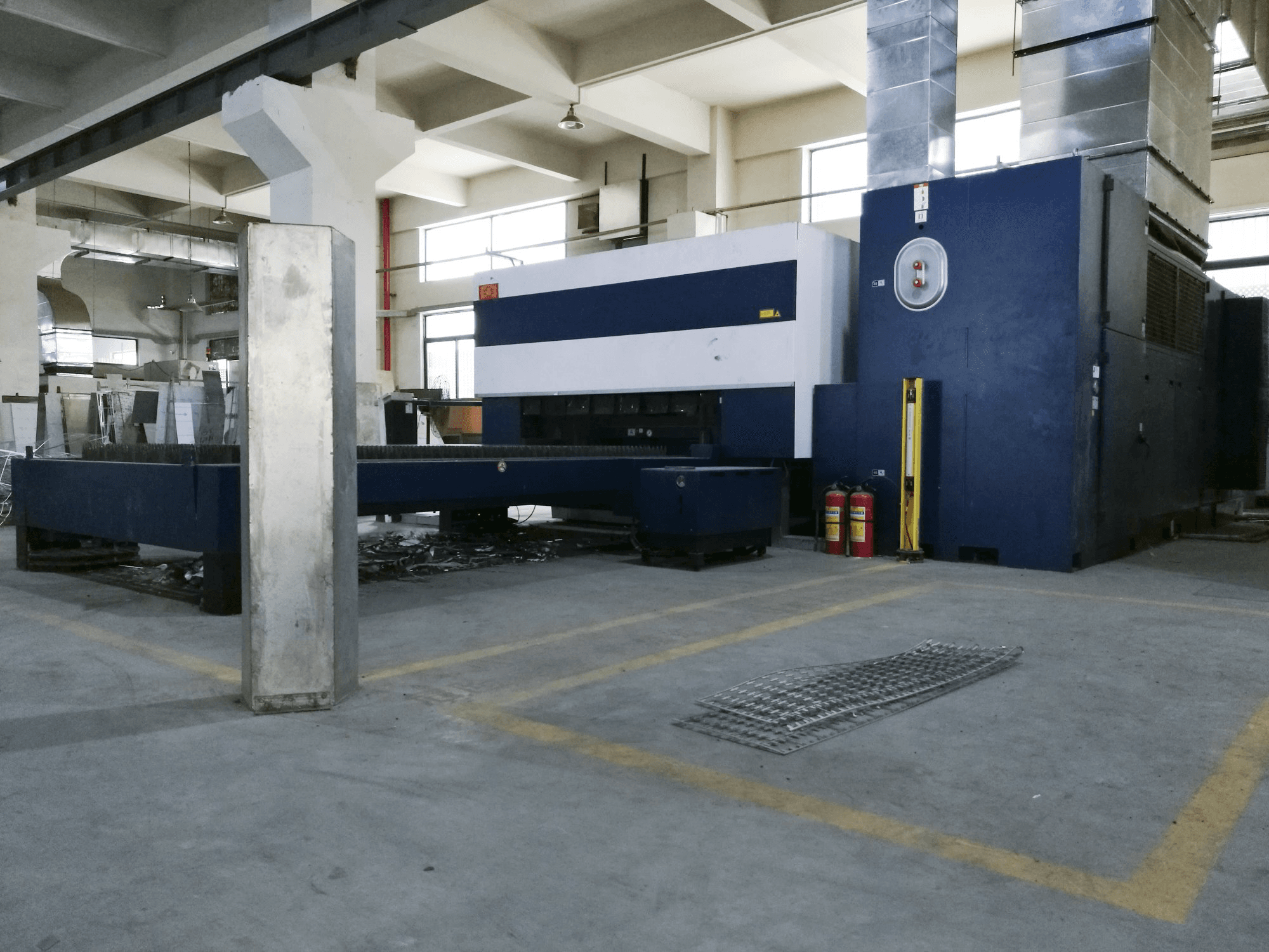 Makine Trumpf - Sağdan görünüm TruLaser 3030
