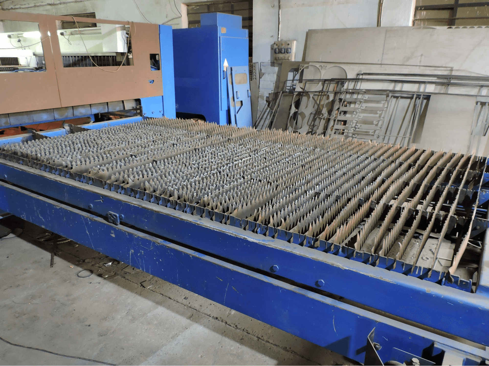 Makine Trumpf - Sol görünüm Trumatic L4030