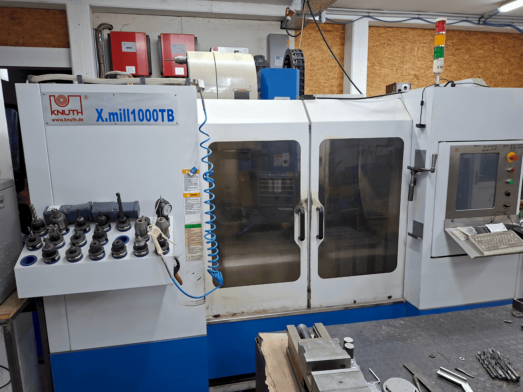 Makine KNUTH XMill 1000 TB - Önden görünüm