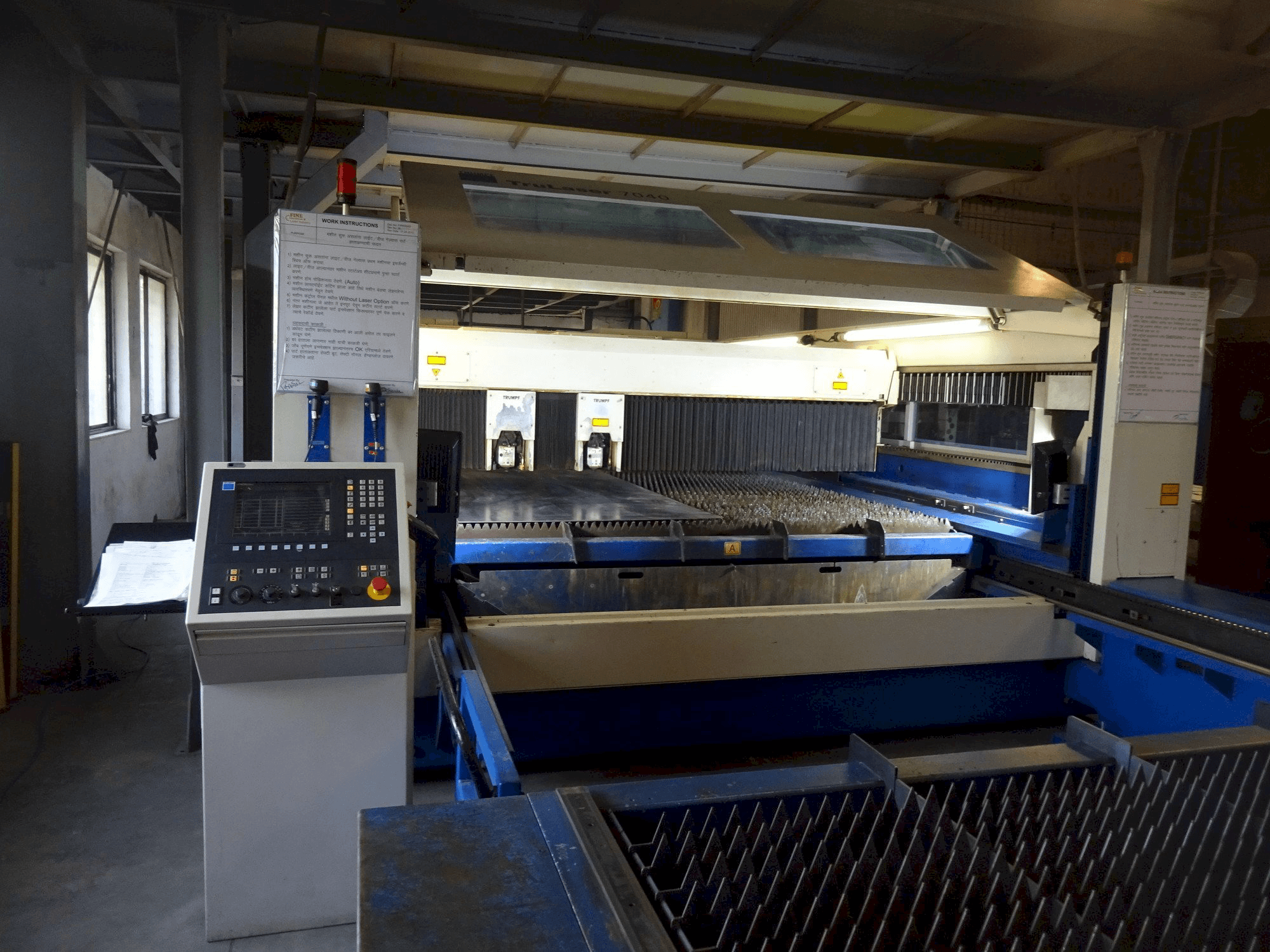 Makine Trumpf TruLaser 7040 - Önden görünüm