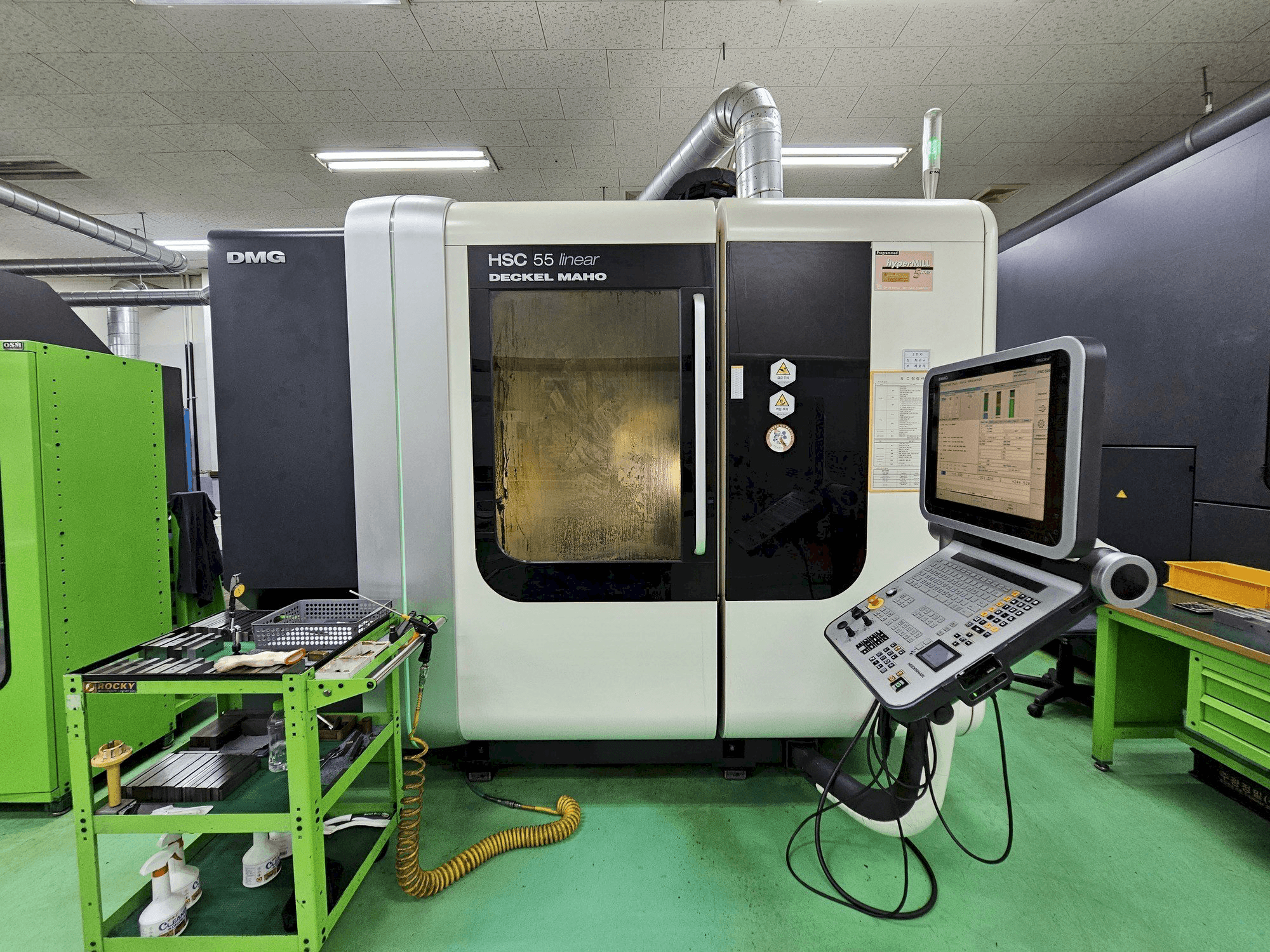 Makine DECKEL MAHO HSC 55 linear - Önden görünüm