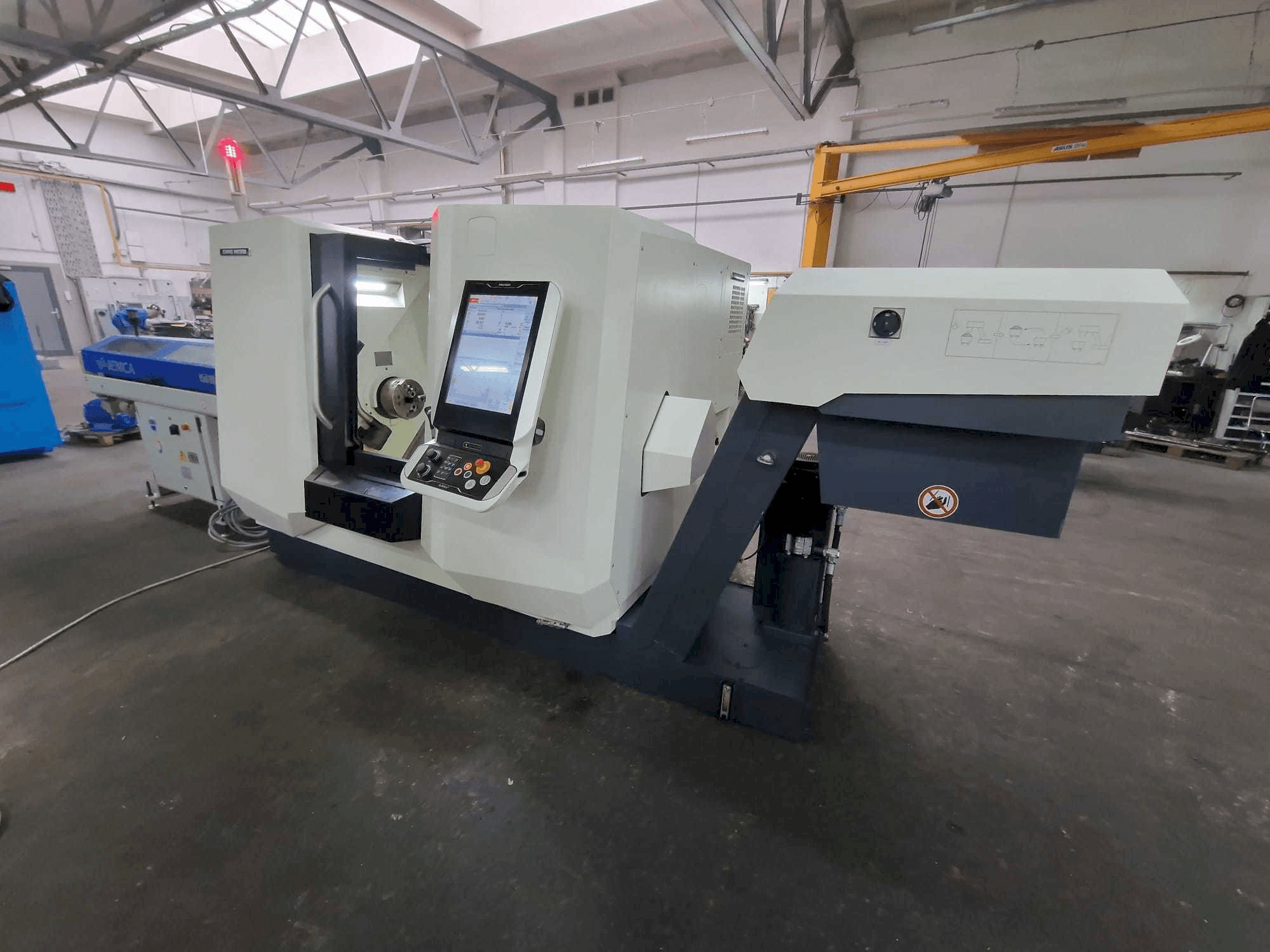 Makine DMG MORI CLX 350 V6 - Önden görünüm