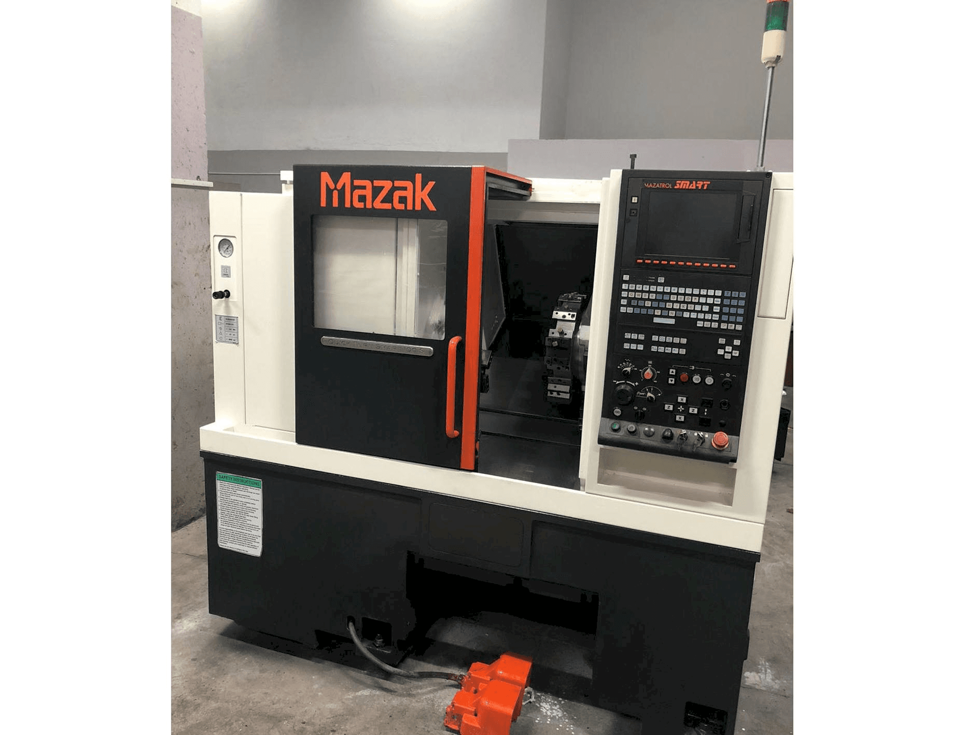 Makine Mazak Quick Turn Smart 100 S - Önden görünüm
