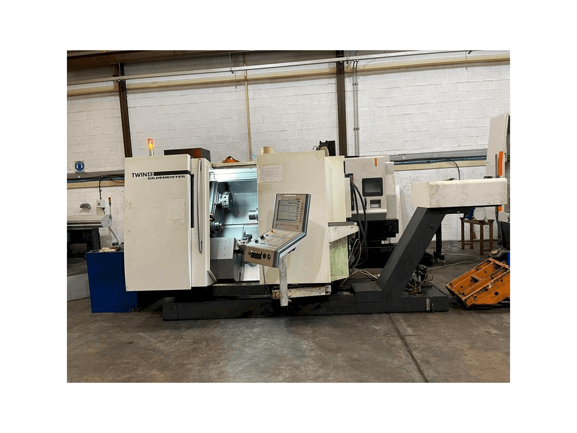 Makine DMG GILDEMEISTER TWIN 42 Rg1 - Önden görünüm