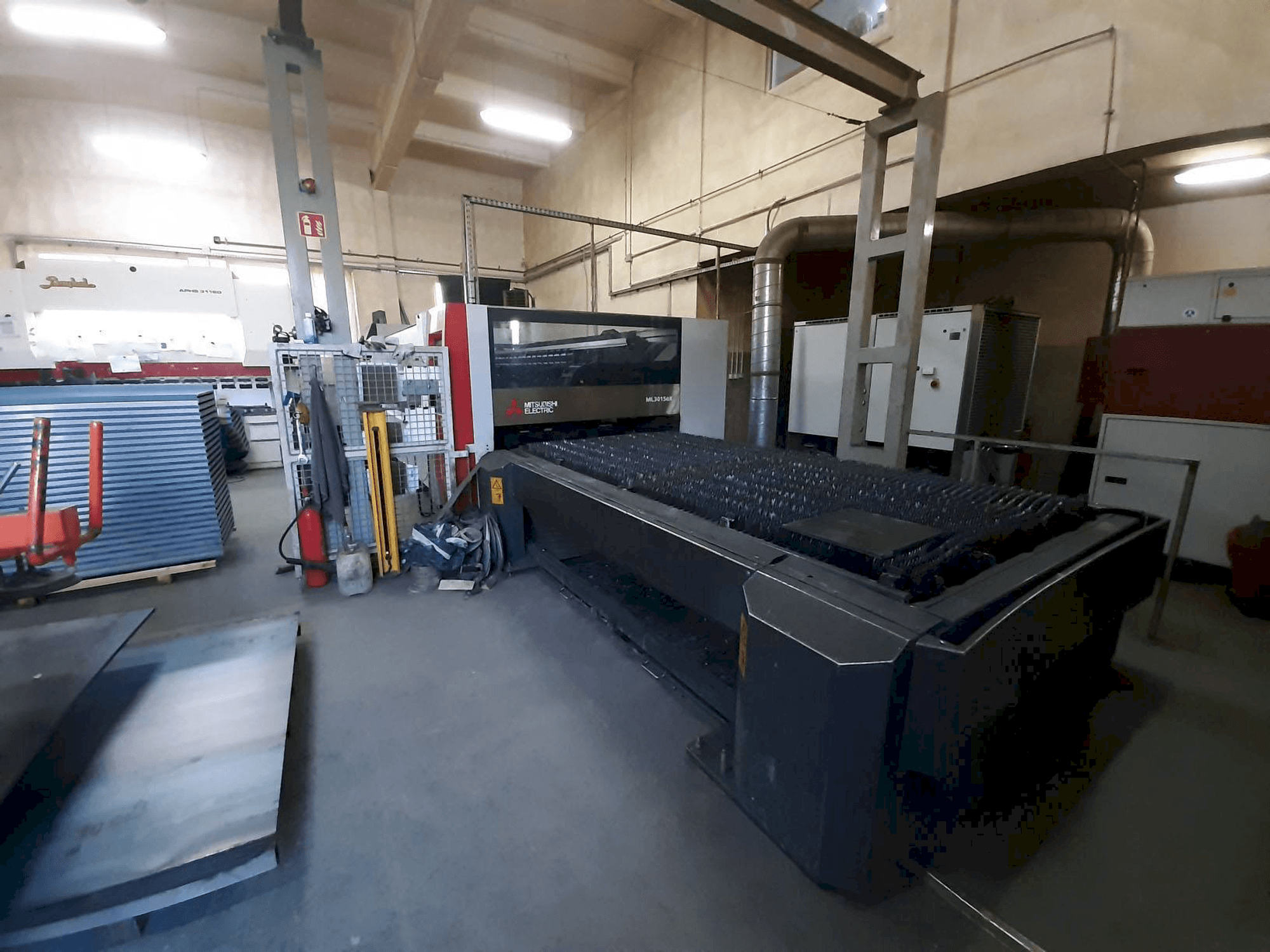 Makine Mitsubishi ML3015 eX(S2)-450F-R - Önden görünüm