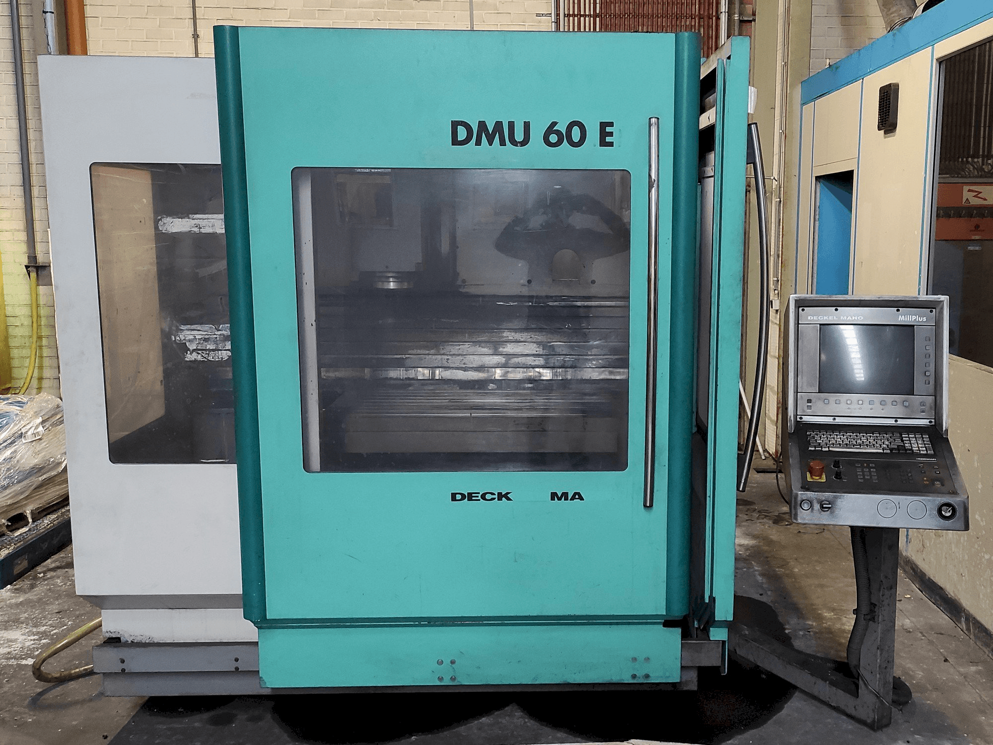 Makine DECKEL MAHO DMU 60 E - Önden görünüm